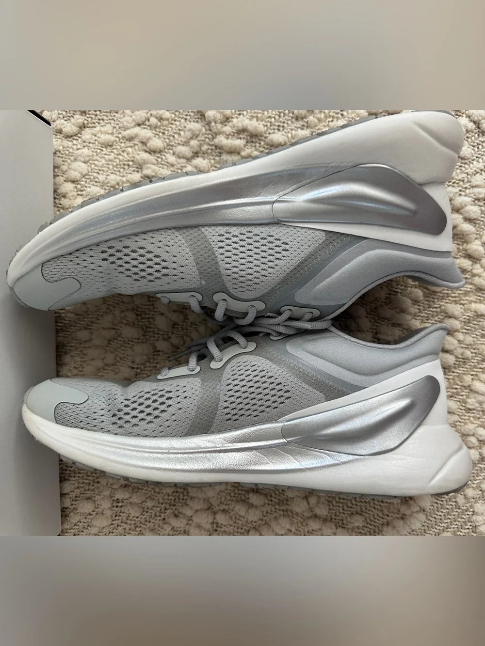 Lululemon BlissFeel Run Women's Grey/White Running Shoe, with box, size 8.5